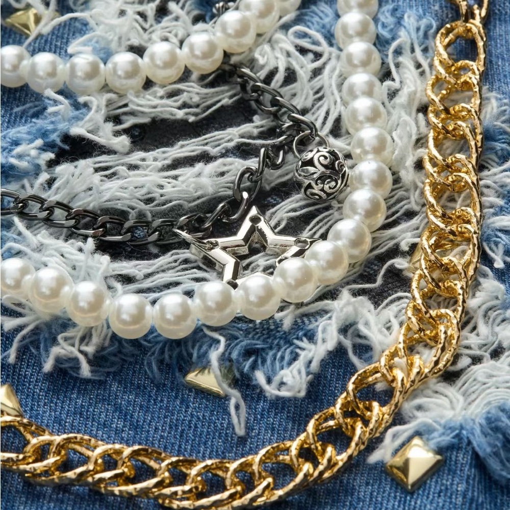 Alice + Olivia Harper Embellished Ripped Jeans - NWT - Picture 13 of 14
